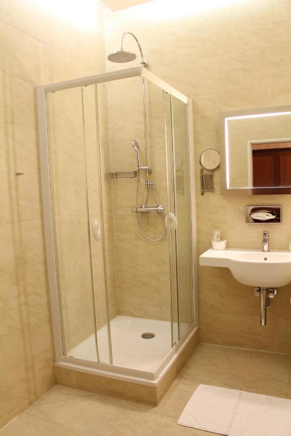 Opera Am Operneck Self Check In Apartment Wina Bagian luar foto