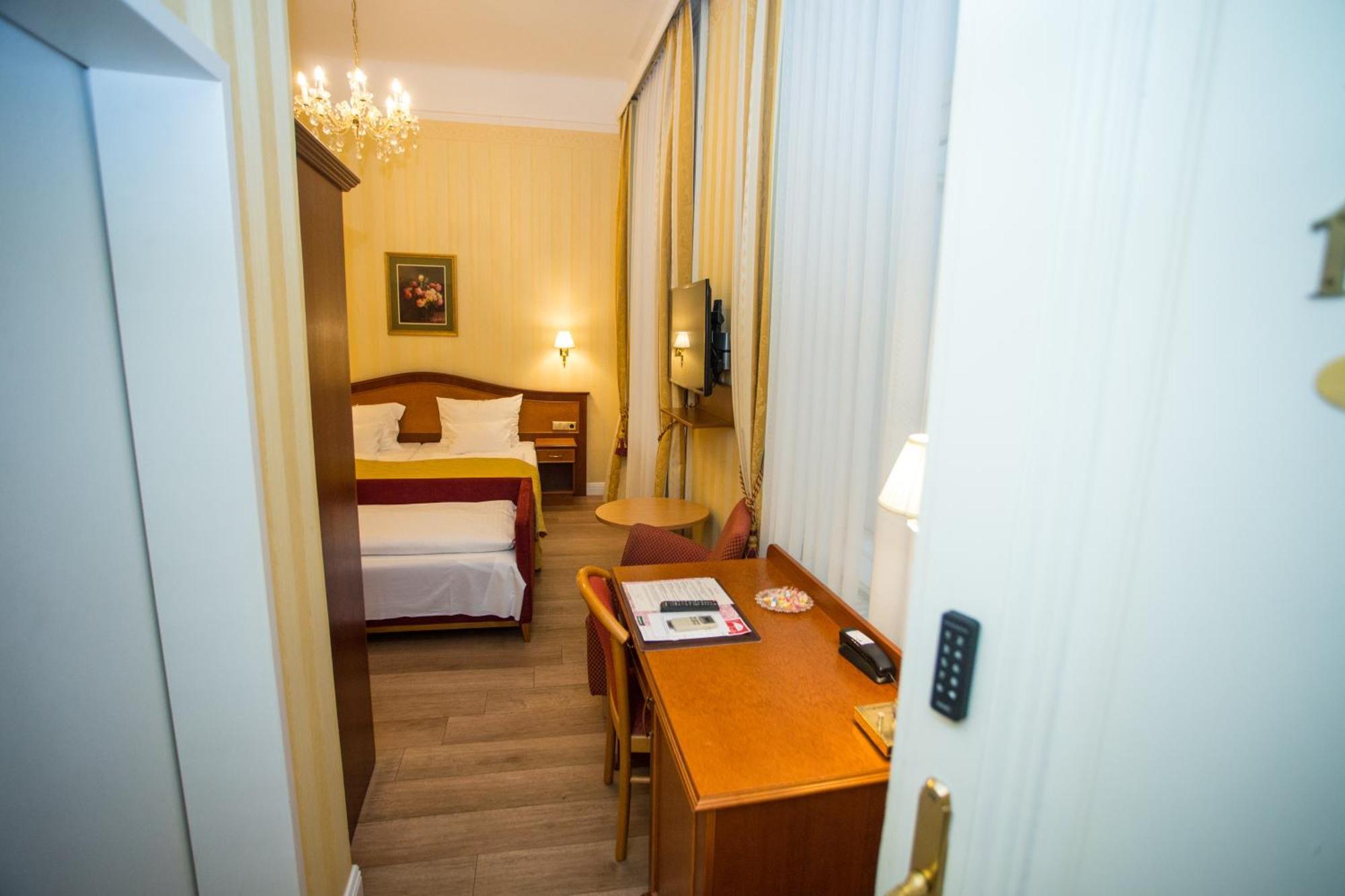 Opera Am Operneck Self Check In Apartment Wina Bagian luar foto
