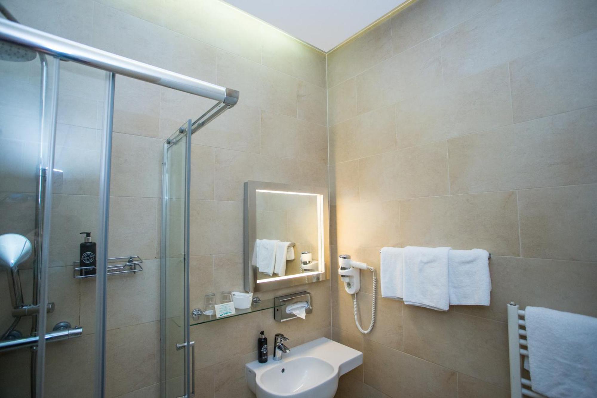 Opera Am Operneck Self Check In Apartment Wina Bagian luar foto